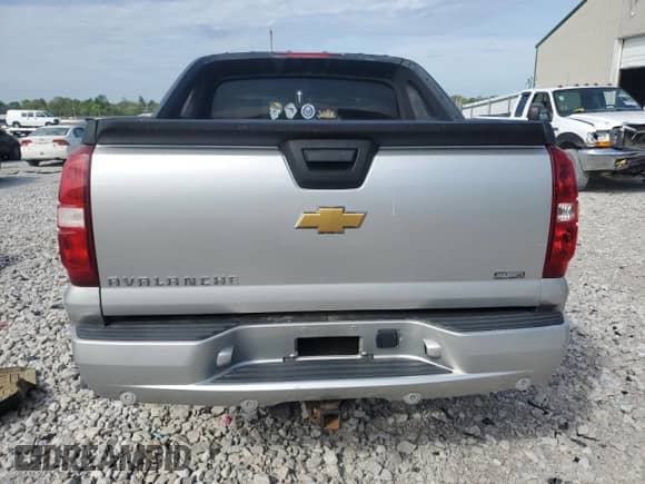 2010 Chevrolet Avalanche LT z VIN 3GNVKFE04AG134199, wystawiony jako Copart lot #53781355 z przebiegiem 245 234 mil mil oraz Szkoda całkowita • Salvage title. Historia ofert i sprzedaży dostępna na DreamBid. Obrazek 6.