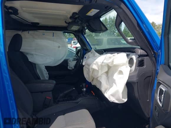 2025 Jeep Wrangler Sahara z VIN 1C4PJXEN8SW589601, wystawiony jako IAAI lot #42598990 z przebiegiem 636 mil mil oraz . Historia ofert i sprzedaży dostępna na DreamBid. Obrazek 5.