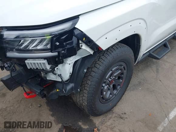 2025 Nissan Frontier SV с VIN 1N6ED1EJ8SN610734, выставлен на аукционе IAAI как лот 42210100 с пробегом 8 465 миль миль и . История ставок и продаж доступна на DreamBid. Изображение 19.
