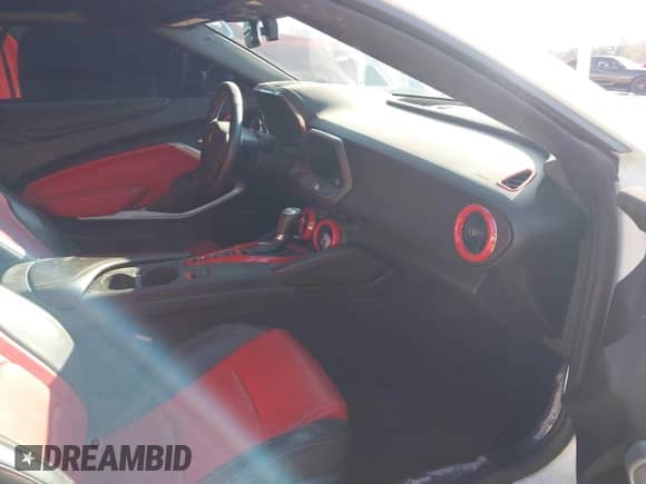2016 Chevrolet Camaro 2SS с VIN 1G1FH3D74G0184762, выставлен на аукционе IAAI как лот 41532353 с пробегом 76 861 миль миль и . История ставок и продаж доступна на DreamBid. Изображение 5.