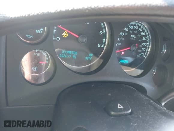 2011 Chevrolet Suburban LS z VIN 1GNSKHE38BR374897, wystawiony jako IAAI lot #41357888 z przebiegiem 112 839 mil mil oraz . Historia ofert i sprzedaży dostępna na DreamBid. Obrazek 15.