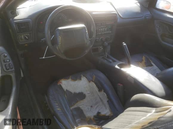 1998 Chevrolet Camaro z VIN 2G1FP22K6W2113323, wystawiony jako Copart lot #83366574 z przebiegiem 218 695 mil mil oraz Szkoda całkowita • Salvage title. Historia ofert i sprzedaży dostępna na DreamBid. Obrazek 8.