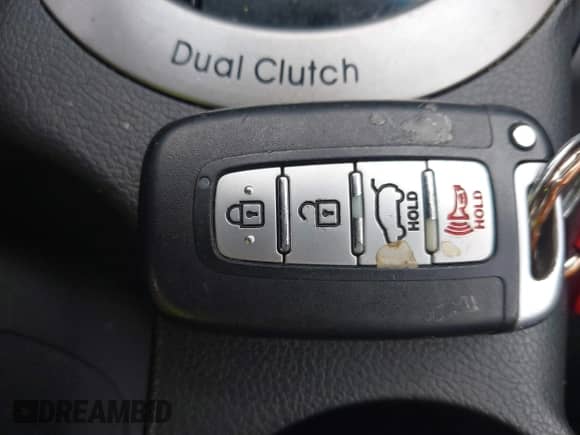 2013 Hyundai Veloster w/Black Int z VIN KMHTC6AD3DU118515, wystawiony jako IAAI lot #43223223 z przebiegiem 109 568 mil mil oraz . Historia ofert i sprzedaży dostępna na DreamBid. Obrazek 11.