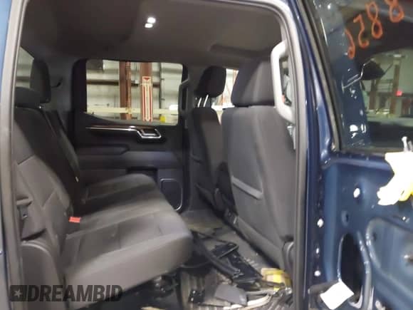 2023 Chevrolet Silverado 1500 LT z VIN 1GCPDKEK3PZ204340, wystawiony jako IAAI lot #41678856 z przebiegiem 17 939 mil mil oraz . Historia ofert i sprzedaży dostępna na DreamBid. Obrazek 8.