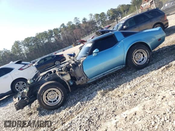 1982 Chevrolet Corvette z VIN 1G1AY8785C5103342, wystawiony jako Copart lot #47252715 z przebiegiem 39 363 mil mil oraz Szkoda całkowita • Salvage title. Historia ofert i sprzedaży dostępna na DreamBid. Obrazek 1.