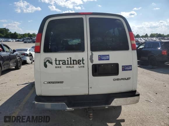 2003 Chevrolet Express Passenger with VIN 1GAHG39UX31231081, listed as a Copart auction lot 62132445 with 207,650 mi miles and Salvage title. Bid and sale history available at DreamBid. Image 6.