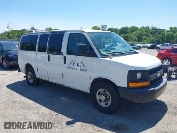 2008 Chevrolet City Express Cargo z VIN 1GNHG35K281223762, wystawiony jako IAAI lot #42411164 z przebiegiem 190 225 mil mil oraz . Historia ofert i sprzedaży dostępna na DreamBid. Obrazek 1.