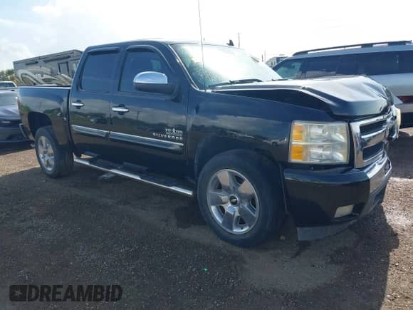 2011 Chevrolet Silverado 1500 LT z VIN 3GCPCSE00BG382605, wystawiony jako IAAI lot #42549320 z przebiegiem 135 390 mil mil oraz . Historia ofert i sprzedaży dostępna na DreamBid. Obrazek 1.