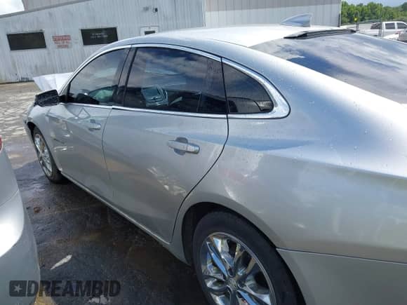 2016 Chevrolet Malibu LT z VIN 1G1ZE5ST3GF307594, wystawiony jako IAAI lot #42651949 z przebiegiem 108 369 mil mil oraz . Historia ofert i sprzedaży dostępna na DreamBid. Obrazek 14.