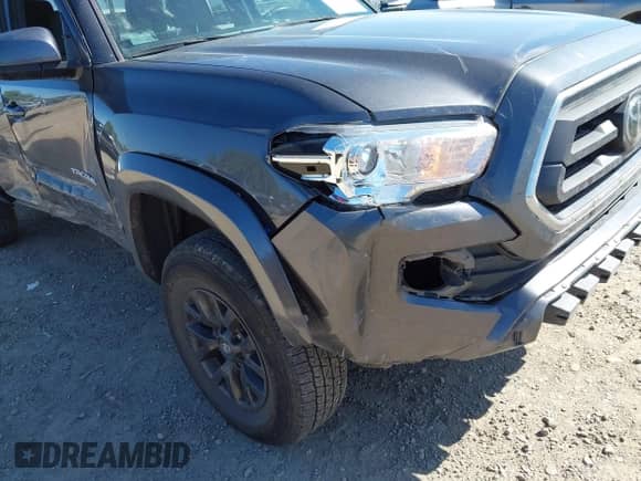 2022 Toyota Tacoma SR with VIN 3TYSX5EN3NT012139, listed as a IAAI auction lot 43293729 with 40,401 mi miles and . Bid and sale history available at DreamBid. Image 6.
