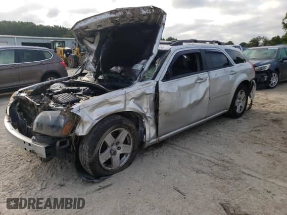 2005 Dodge Magnum SE с VIN 2D4FV48V75H154553, выставлен на аукционе Copart как лот 71887724 с пробегом Не указан миль и Списание • Salvage title. История ставок и продаж доступна на DreamBid. Изображение 1.