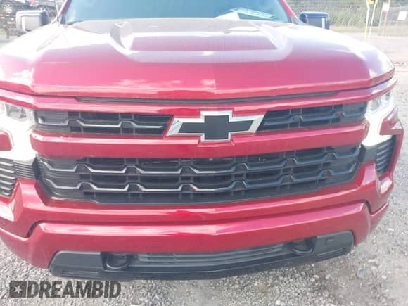 2022 Chevrolet Silverado 1500 RST z VIN 1GCUDEETXNZ561489, wystawiony jako IAAI lot #41959032 z przebiegiem 80 614 mil mil oraz . Historia ofert i sprzedaży dostępna na DreamBid. Obrazek 6.