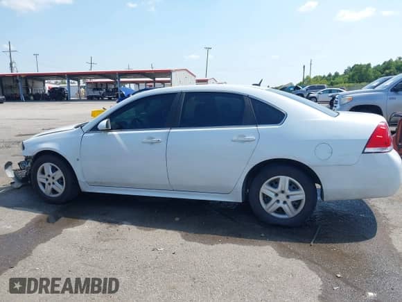 2010 Chevrolet Impala LS z VIN 2G1WA5EK2A1130942, wystawiony jako IAAI lot #43203841 z przebiegiem 185 462 mil mil oraz . Historia ofert i sprzedaży dostępna na DreamBid. Obrazek 15.