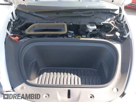 2021 Tesla Model Y Long Range with VIN 5YJYGDEE0MF093409, listed as a IAAI auction lot 42416589 with 50,619 mi miles and . Bid and sale history available at DreamBid. Image 10.