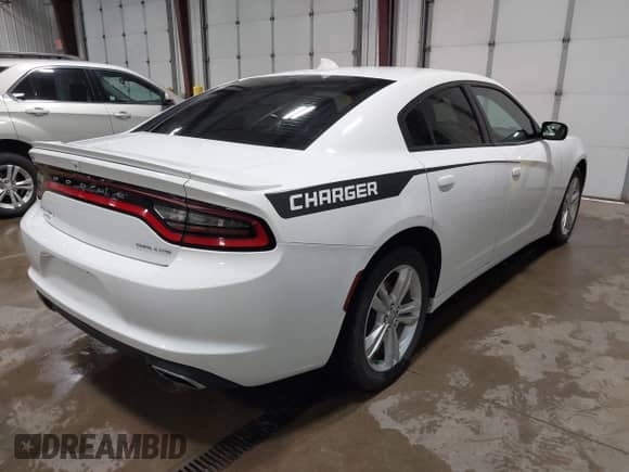 2015 Dodge Charger SXT z VIN 2C3CDXJG0FH837328, wystawiony jako IAAI lot #43000075 z przebiegiem 121 093 mil mil oraz . Historia ofert i sprzedaży dostępna na DreamBid. Obrazek 4.