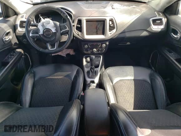 2018 Jeep Compass Latitude z VIN 3C4NJDBB9JT246350, wystawiony jako Copart lot #54673315 z przebiegiem 91 053 mil mil oraz Szkoda całkowita • Salvage title. Historia ofert i sprzedaży dostępna na DreamBid. Obrazek 8.