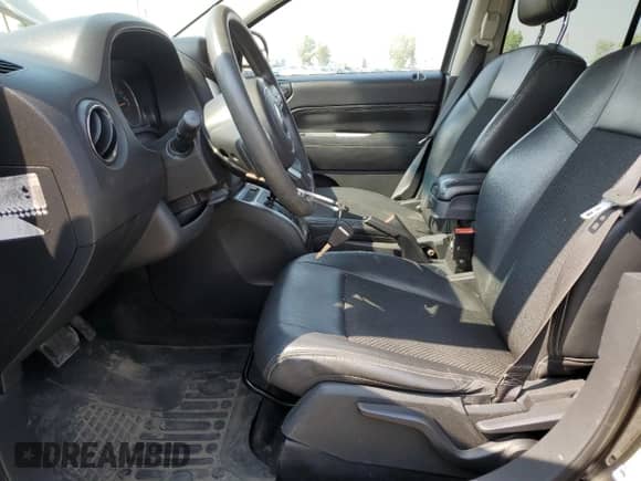 2014 Jeep Compass Sport с VIN 1C4NJDAB2ED871167, выставлен на аукционе Copart как лот 60557625 с пробегом 134 133 миль миль и Списание • Salvage title. История ставок и продаж доступна на DreamBid. Изображение 7.