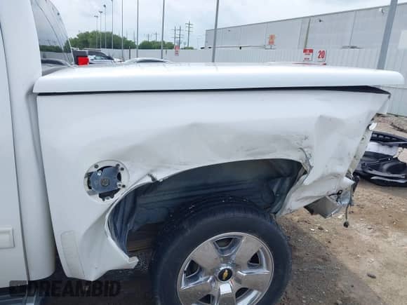 2011 Chevrolet Silverado 1500 LTZ с VIN 3GCPCTE06BG167638, выставлен на аукционе IAAI как лот 42377546 с пробегом 215 076 миль миль и . История ставок и продаж доступна на DreamBid. Изображение 18.