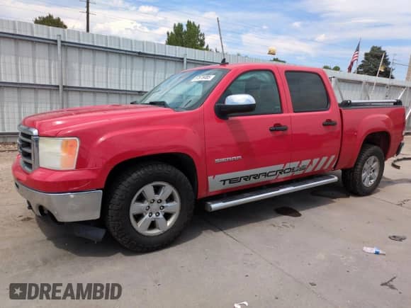 2013 GMC Sierra 1500 SLE z VIN 3GTP2VE72DG106382, wystawiony jako Copart lot #67678405 z przebiegiem 109 115 mil mil oraz Szkoda całkowita • Salvage title. Historia ofert i sprzedaży dostępna na DreamBid. Obrazek 1.