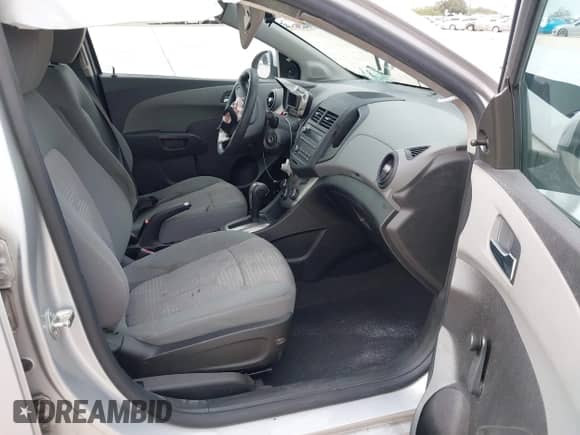 2012 Chevrolet Sonic LS с VIN 1G1JA5SH7C4136259, выставлен на аукционе IAAI как лот 40663776 с пробегом 128 031 миль миль и . История ставок и продаж доступна на DreamBid. Изображение 5.