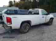 2008 GMC Sierra 1500 Work Truck z VIN 1GTEK14X08Z177829, wystawiony jako Copart lot #74991184 z przebiegiem 215 948 mil mil oraz Czysty tytuł • Clean title. Historia ofert i sprzedaży dostępna na DreamBid. Obrazek 3.