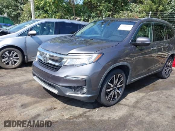 2019 Honda Pilot Touring 8-Passenger z VIN 5FNYF5H95KB010979, wystawiony jako IAAI lot #43285702 z przebiegiem 147 812 mil mil oraz . Historia ofert i sprzedaży dostępna na DreamBid. Obrazek 2.
