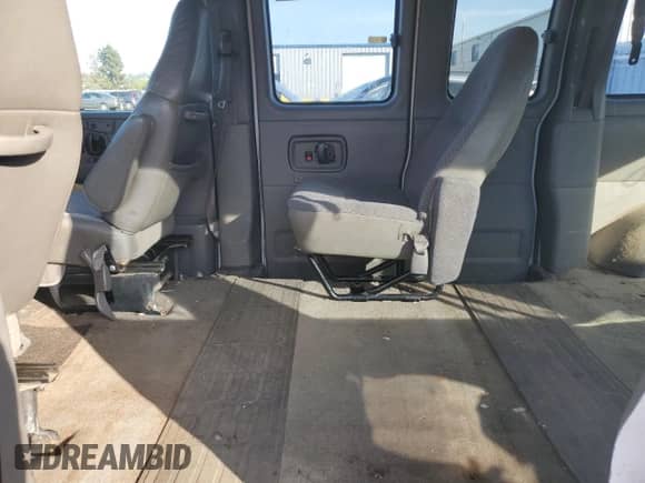 2005 Chevrolet Express Passenger с VIN 1GNFG15T051173153, выставлен на аукционе Copart как лот 55385315 с пробегом 221 174 миль миль и Чистый • Clean title. История ставок и продаж доступна на DreamBid. Изображение 11.