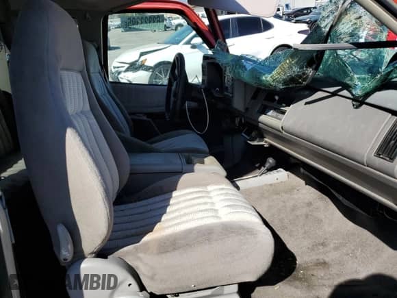 1994 Chevrolet Silverado 2500 с VIN 2GCFK29KXR1311165, выставлен на аукционе Copart как лот 63323395 с пробегом 203 177 миль миль и Списание • Salvage title. История ставок и продаж доступна на DreamBid. Изображение 7.