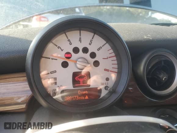 2012 MINI Hardtop z VIN WMWSU3C58CT186442, wystawiony jako Copart lot #87010695 z przebiegiem 88 173 mil mil oraz Szkoda całkowita • Salvage title. Historia ofert i sprzedaży dostępna na DreamBid. Obrazek 9.