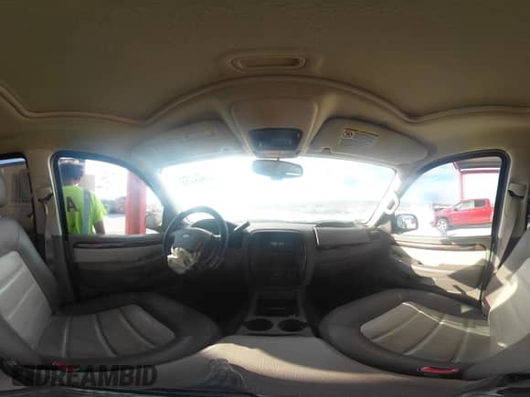 2003 Ford Explorer Eddie Bauer z VIN 1FMZU74K73UC35309, wystawiony jako IAAI lot #41565422 z przebiegiem 100 990 mil mil oraz . Historia ofert i sprzedaży dostępna na DreamBid. Obrazek 18.