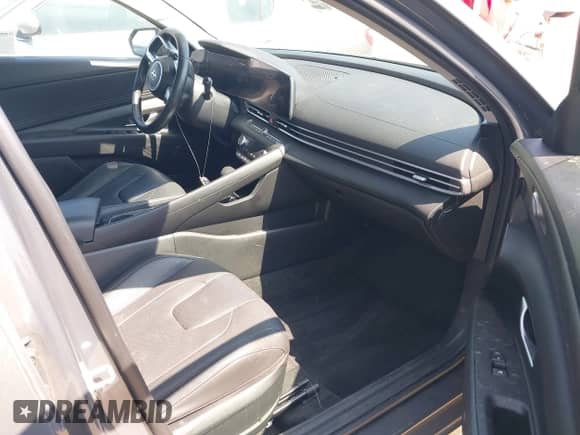 2023 Hyundai Elantra Limited z VIN KMHLN4AJ2PU084172, wystawiony jako IAAI lot #42997273 z przebiegiem 38 488 mil mil oraz . Historia ofert i sprzedaży dostępna na DreamBid. Obrazek 5.