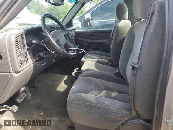 2004 Chevrolet Silverado 1500 LS with VIN 1GCEC14T94Z258185, listed as a Copart auction lot 62739925 with 113,366 mi miles and Salvage title. Bid and sale history available at DreamBid. Image 7.