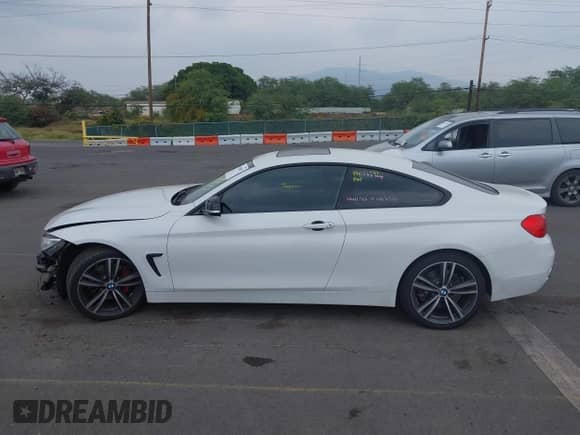 2014 BMW 4 Series 435i xDrive z VIN WBA3R5C59EK186119, wystawiony jako IAAI lot #41968020 z przebiegiem 97 187 mil mil oraz . Historia ofert i sprzedaży dostępna na DreamBid. Obrazek 15.