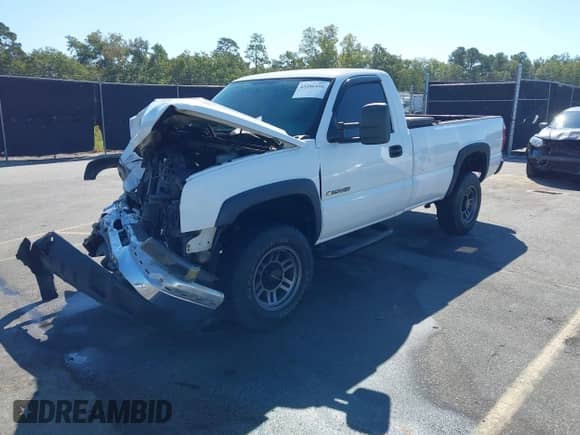 2006 Chevrolet Silverado 2500HD Work Truck z VIN 1GBHC24U46E137901, wystawiony jako IAAI lot #43286498 z przebiegiem 253 652 mil mil oraz . Historia ofert i sprzedaży dostępna na DreamBid. Obrazek 17.