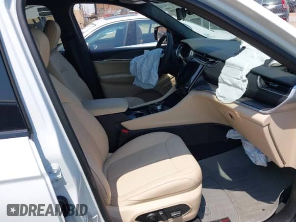 2025 Jeep Grand Cherokee Limited with VIN 1C4RJKBG7S8686200, listed as a IAAI auction lot 42592289 with 1,979 mi miles and . Bid and sale history available at DreamBid. Image 5.