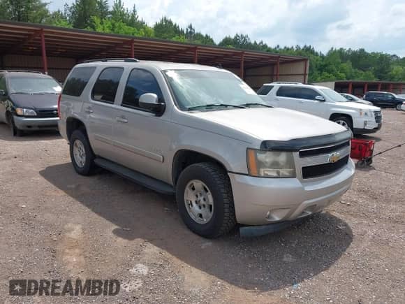2008 Chevrolet Tahoe 1LT z VIN 1GNFK13028J100975, wystawiony jako IAAI lot #42104128 z przebiegiem 205 625 mil mil oraz . Historia ofert i sprzedaży dostępna na DreamBid. Obrazek 1.