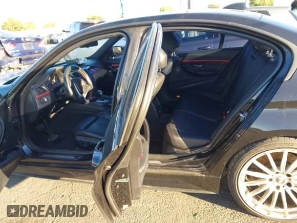 2013 BMW 3 Series 335i с VIN WBA3A9G58DNP38070, выставлен на аукционе IAAI как лот 43452288 с пробегом 86 119 миль миль и . История ставок и продаж доступна на DreamBid. Изображение 8.