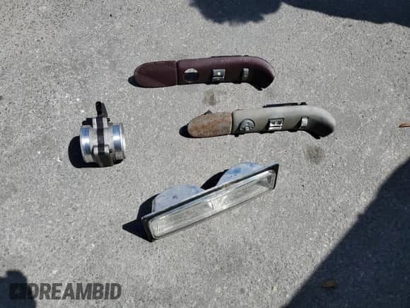 1998 GMC Sierra 1500 с VIN 2GTEC19R6W1536985, выставлен на аукционе Copart как лот 51825085 с пробегом 284 991 миль миль и Списание • Salvage title. История ставок и продаж доступна на DreamBid. Изображение 12.