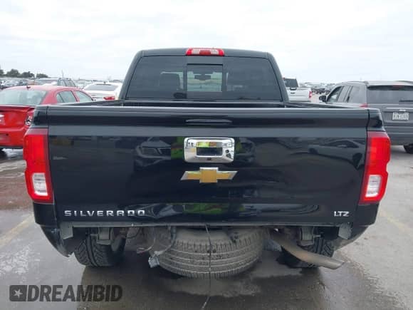 2017 Chevrolet Silverado 1500 LTZ z VIN 3GCUKSEC7HG135770, wystawiony jako IAAI lot #41257645 z przebiegiem 155 364 mil mil oraz . Historia ofert i sprzedaży dostępna na DreamBid. Obrazek 17.