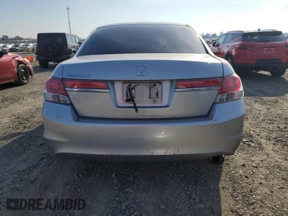 2011 Honda Accord LX z VIN 1HGCP2F37BA100813, wystawiony jako Copart lot #83631184 z przebiegiem 172 643 mil mil oraz Szkoda całkowita • Salvage title. Historia ofert i sprzedaży dostępna na DreamBid. Obrazek 6.