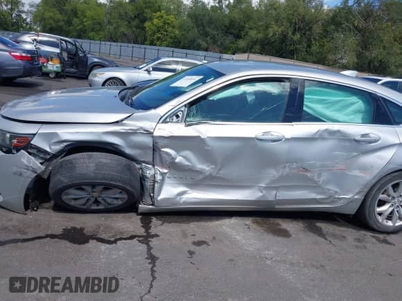 2016 Chevrolet Impala LT z VIN 2G1105SA8G9138532, wystawiony jako IAAI lot #43269051 z przebiegiem 141 773 mil mil oraz . Historia ofert i sprzedaży dostępna na DreamBid. Obrazek 6.