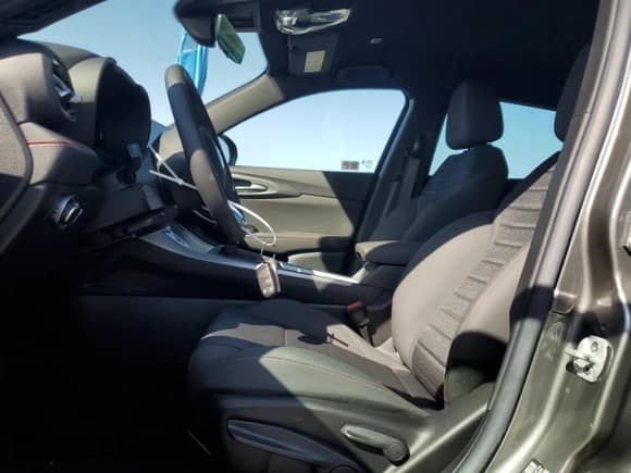 2024 Dodge Hornet GT z VIN ZACNDFAN3R3A41762, wystawiony jako Copart lot #57511465 z przebiegiem 12 748 mil mil oraz Czysty tytuł • Clean title. Historia ofert i sprzedaży dostępna na DreamBid. Obrazek 7.