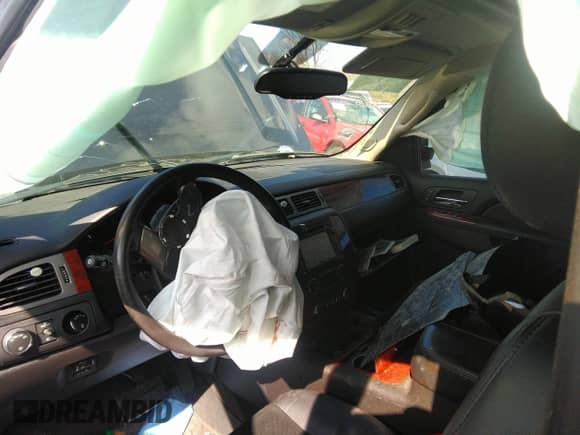 2013 Chevrolet Suburban LTZ с VIN 1GNSKKE79DR220752, выставлен на аукционе IAAI как лот 32659104 с пробегом 77 675 миль миль и . История ставок и продаж доступна на DreamBid. Изображение 5.