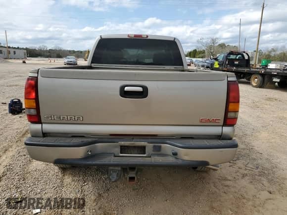 2002 GMC Sierra 1500 Denali z VIN 2GTFK69U921333849, wystawiony jako Copart lot #43101304 z przebiegiem 267 354 mil mil oraz Szkoda całkowita • Salvage title. Historia ofert i sprzedaży dostępna na DreamBid. Obrazek 6.