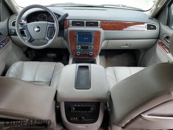 2010 Chevrolet Suburban LT z VIN 1GNUCJE05AR210539, wystawiony jako Copart lot #54875855 z przebiegiem 166 305 mil mil oraz Czysty tytuł • Clean title. Historia ofert i sprzedaży dostępna na DreamBid. Obrazek 8.