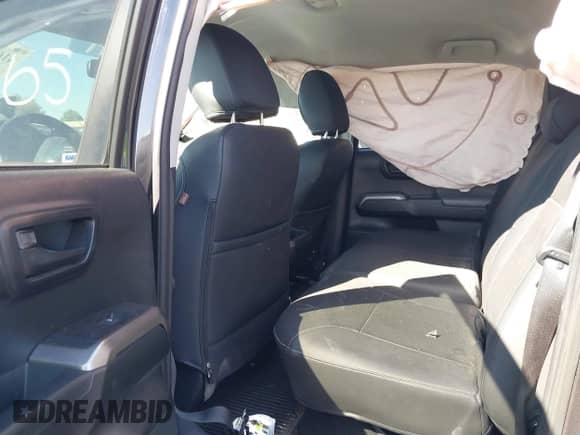2018 Toyota Tacoma SR5 z VIN 3TMBZ5DN3JM014653, wystawiony jako IAAI lot #41629265 z przebiegiem 93 448 mil mil oraz . Historia ofert i sprzedaży dostępna na DreamBid. Obrazek 8.