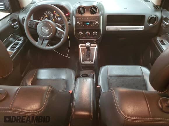 2014 Jeep Compass Sport z VIN 1C4NJDAB6ED728271, wystawiony jako Copart lot #70187355 z przebiegiem 224 993 mil mil oraz Czysty tytuł • Clean title. Historia ofert i sprzedaży dostępna na DreamBid. Obrazek 8.
