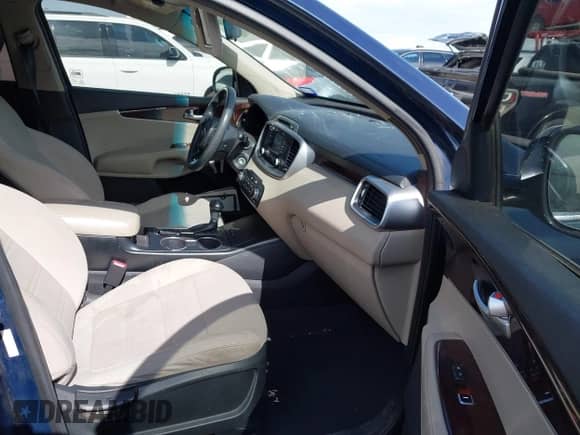 2017 Kia Sorento LX z VIN 5XYPGDA52HG194628, wystawiony jako IAAI lot #42868803 z przebiegiem 118 504 mil mil oraz . Historia ofert i sprzedaży dostępna na DreamBid. Obrazek 5.