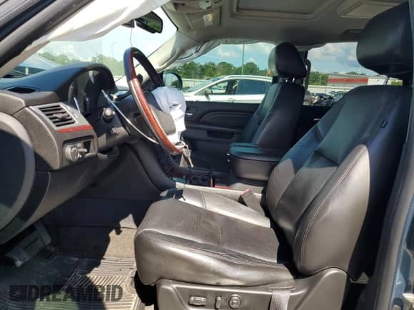 2010 Cadillac Escalade Premium z VIN 1GYUKCEF5AR116005, wystawiony jako Copart lot #66254955 z przebiegiem Nie podano mil oraz Szkoda całkowita • Salvage title. Historia ofert i sprzedaży dostępna na DreamBid. Obrazek 7.