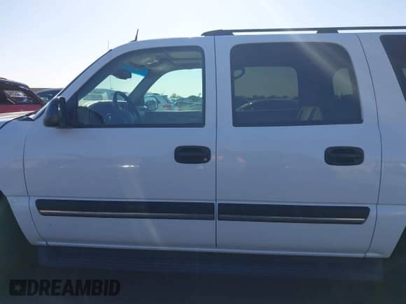 2005 Chevrolet Suburban LT with VIN 3GNEC16Z35G156200, listed as a IAAI auction lot 42543464 with 134,457 mi miles and . Bid and sale history available at DreamBid. Image 14.